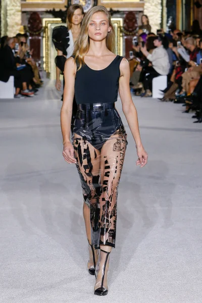 Look 3